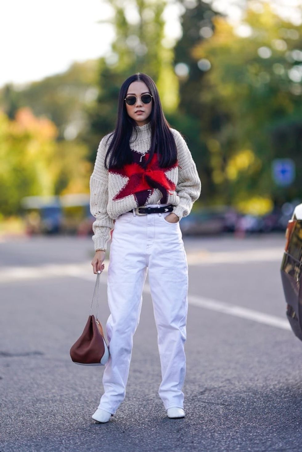 Cap Off Loose Baggy Jeans White Heeled Booties Which Elongate Legs