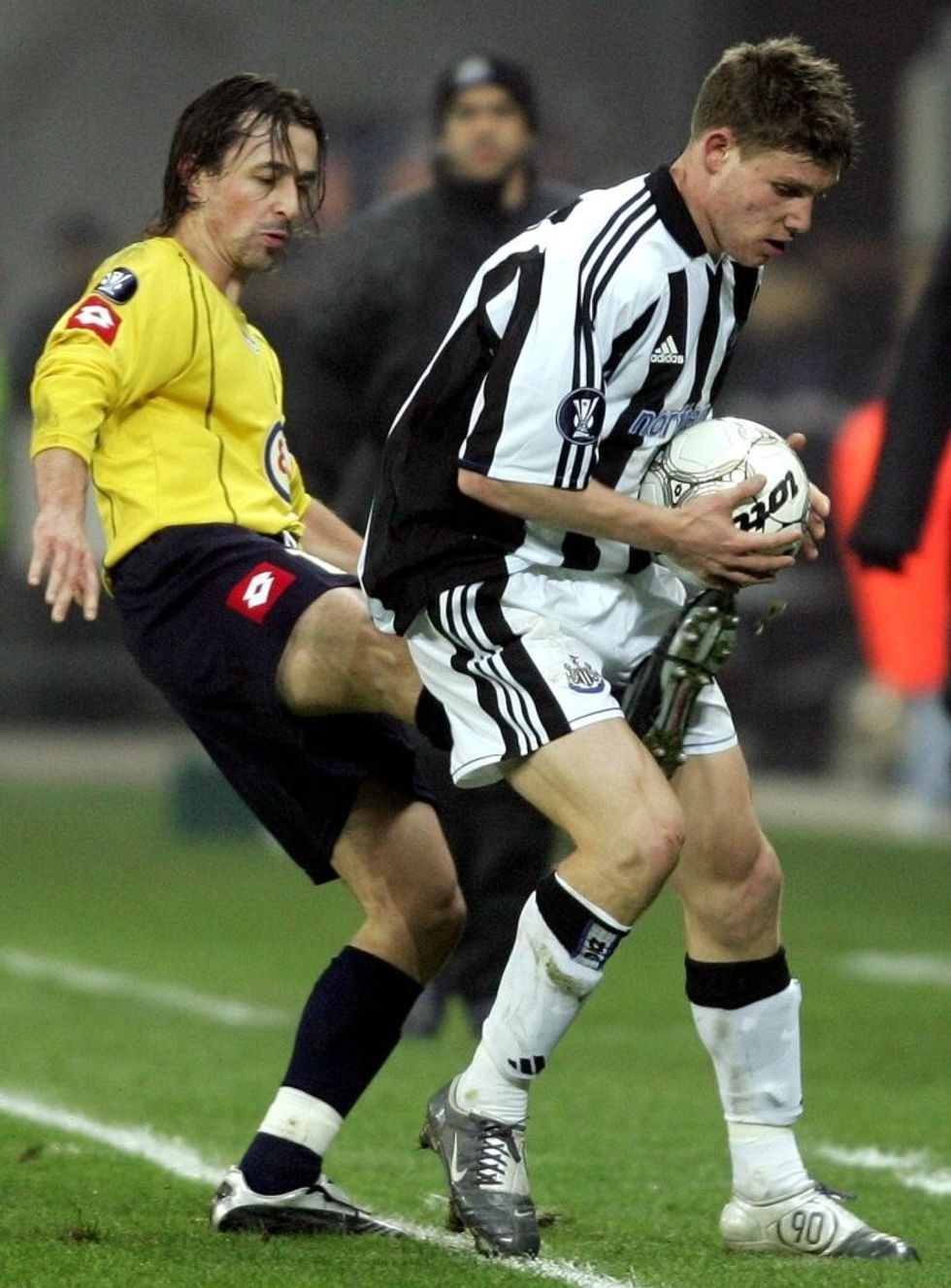 catches ball fights michael isabey 3404851