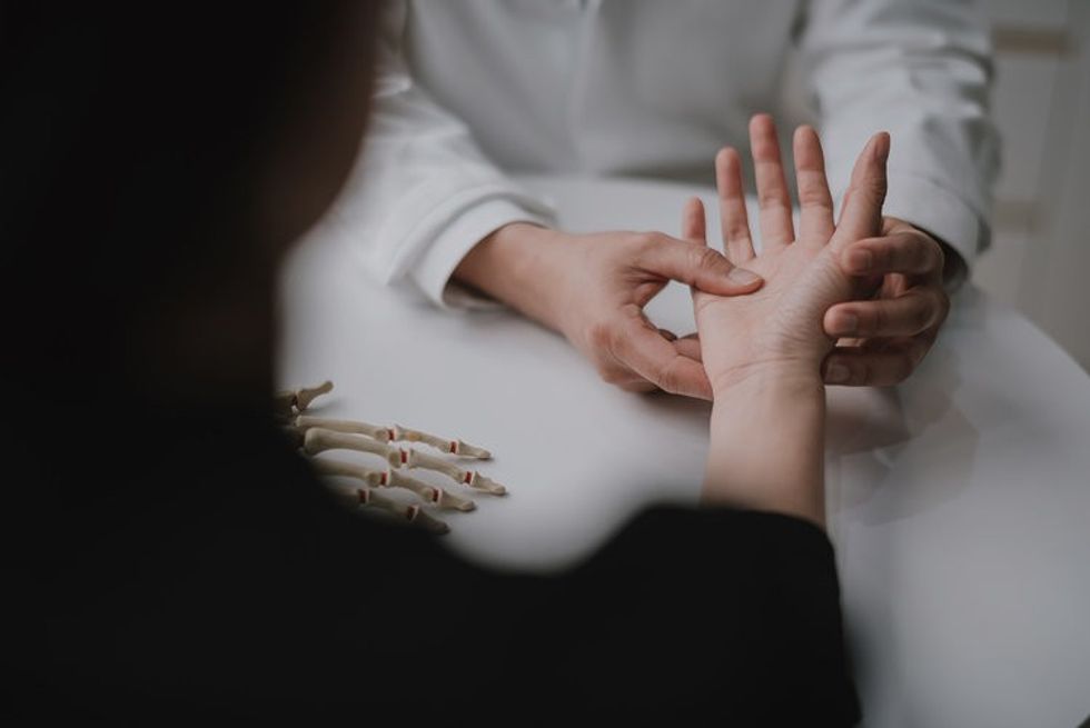 CauseofHandNumbnessCover