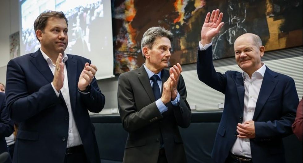 cd34adb9 fda9 4e4b ab4e 7226a12759d5