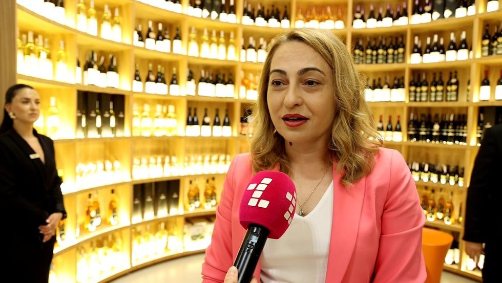 ce815dde e00a 46d3 93fb 0ba5585136c8