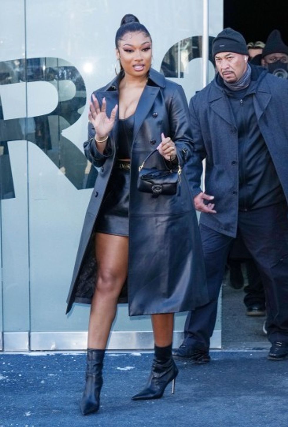 celebs at fashion week035