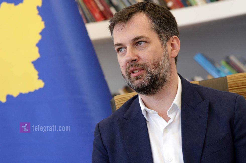 Ceremonia e pranim dorezimit ne MKRS Hajrulla Ceku Engelbert Zefaj zavendesminister foto Ridvan Slivova 12