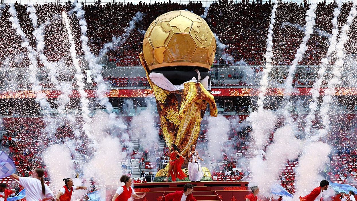 Reagimet ndaj ceremonisë së hapjes së Kampionatit Botëror në Toronto po vërshojnë: Ndërtimi i trofeut u shpërbë në mes të performancës Reagimet ndaj ceremonisë së hapjes së Kampionatit Botëror në Toronto po vërshojnë: Ndërtimi i trofeut u shpërbë në mes të performancës