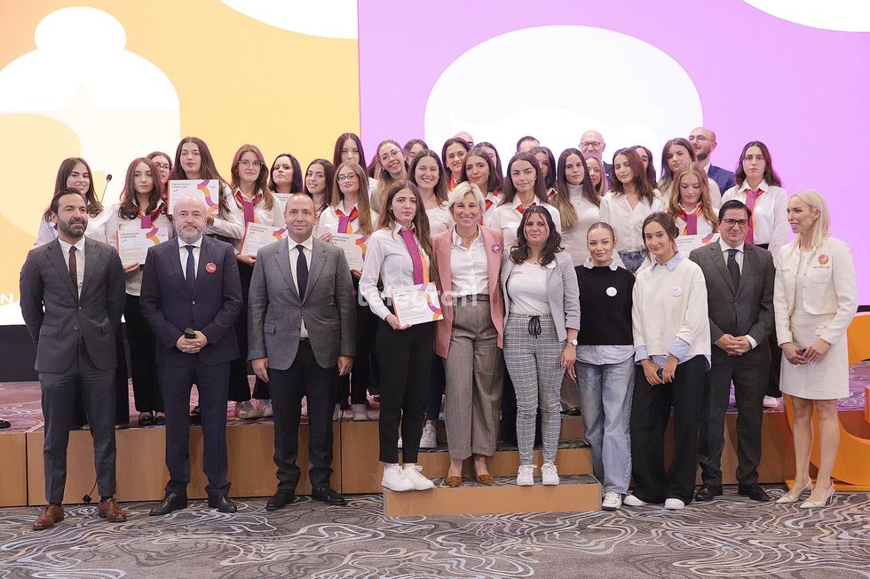 ceremonia permbyllese Global Engineer Girls GEG Kosova foto Ridvan Slivova 40