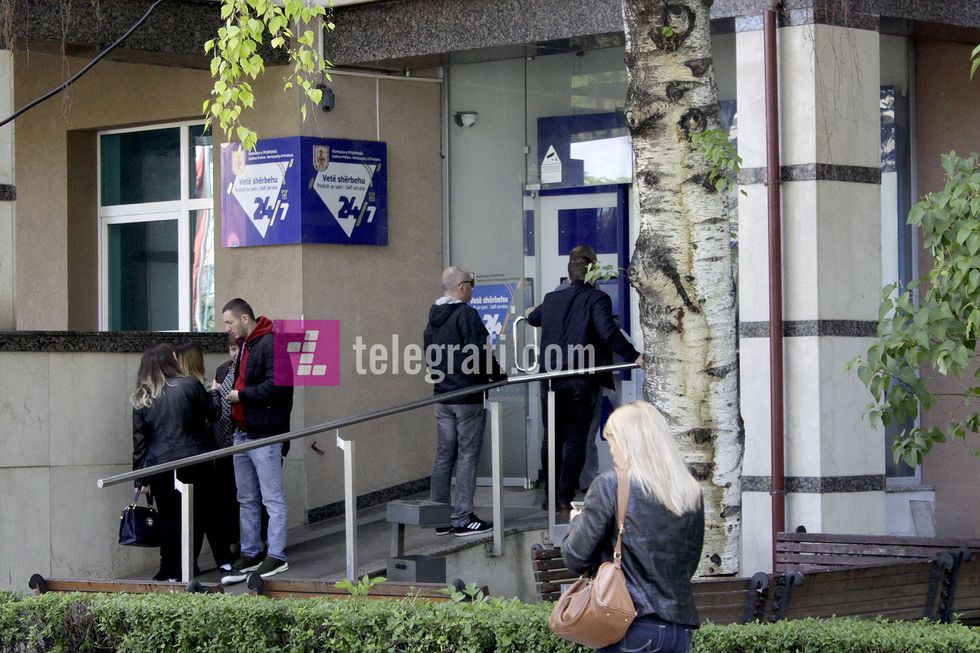certifikatat ne komunen e prishtines foto Ridvan Slivova 1