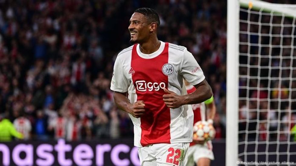Champions League: Sebastien Haller back to his prolific best with Ajax | Sports | German football and major international sports news | DW | 18.10.2021