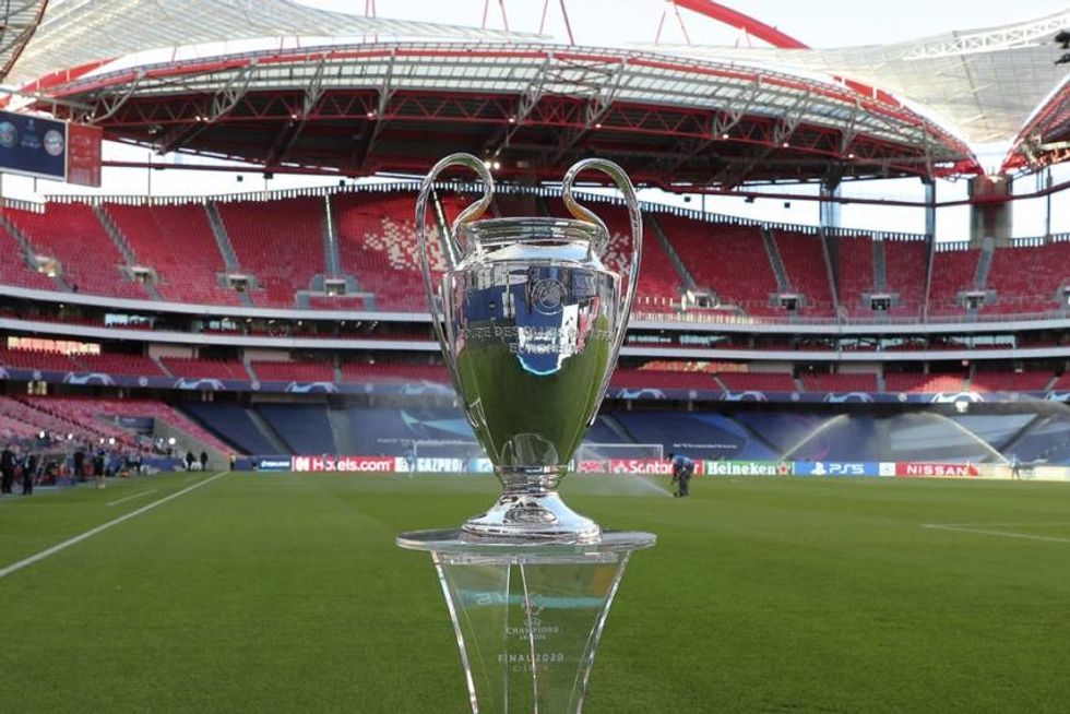 Champions League trophy AP 571 855