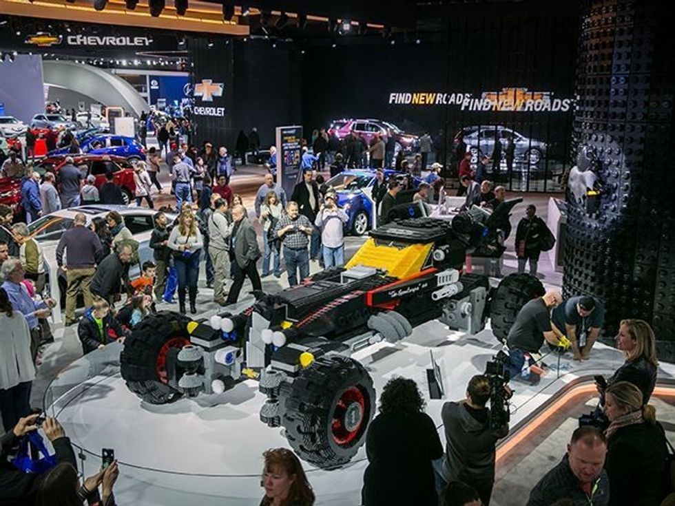 Chevrolet krijon Batmobile me përmasa reale foto 2