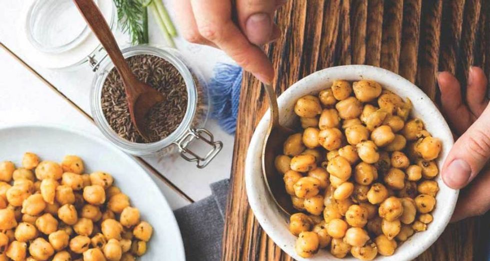 chickpeas nutrition benefits feature 1