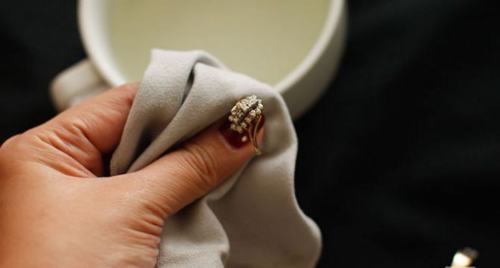 chistimzolotodobleskavdomashnixusloviyax 28E3204C