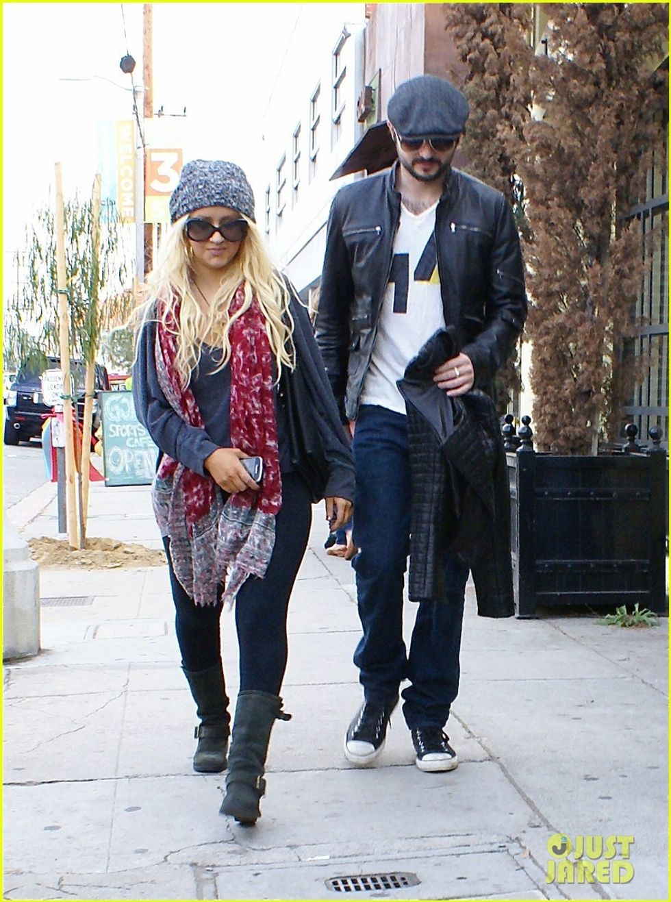 christina aguilera matthew rutler exit building 05