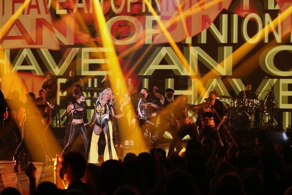 christina aguilera peoples choice awards 2021 performance