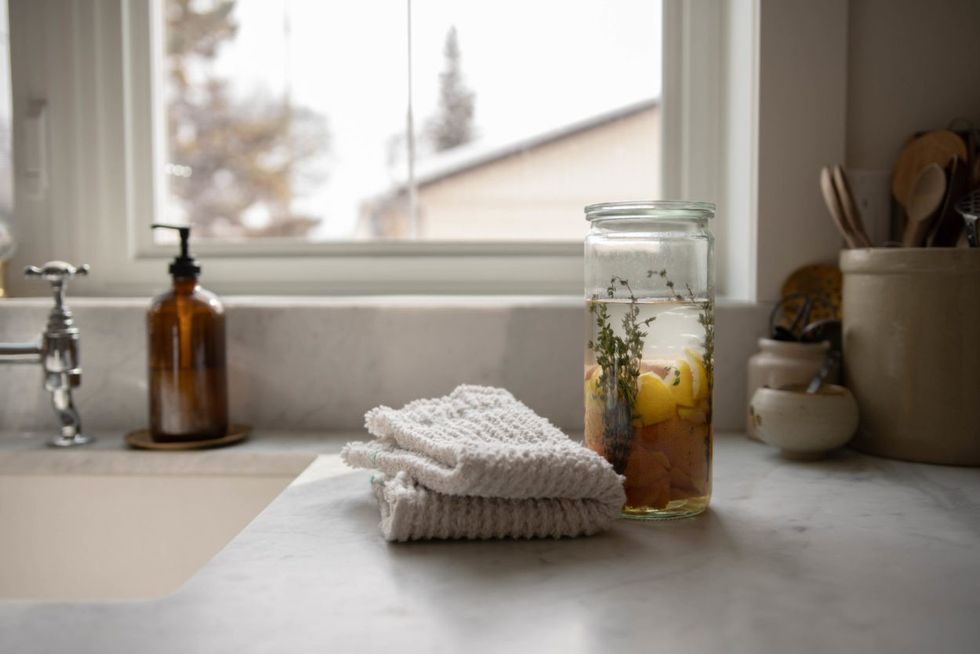 CITRUS DISINFECTANT SPRAY 3 c default