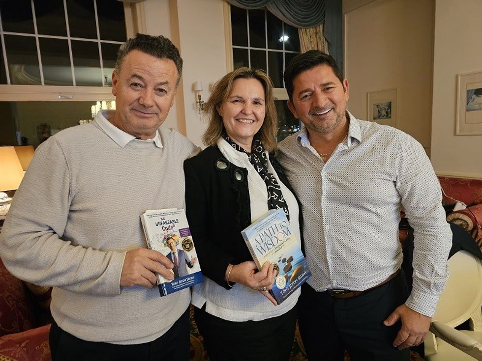 Climb Greater Heights Tony Jeton Selimi World Training Coaching Clients Events Readers Houses of Parlament Switzerland 12