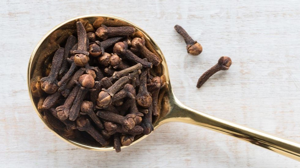 Clove tea story image