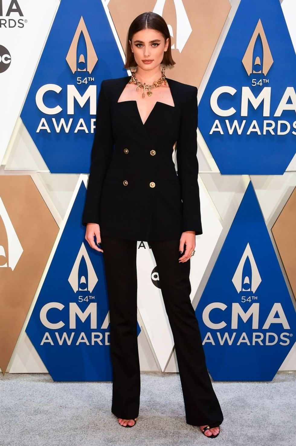 CMA Awards 2020 Taylor Hill Slide