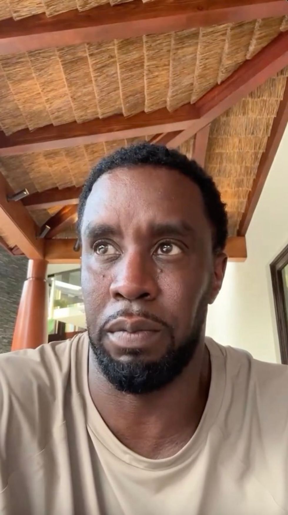 Combs kërkoi falje publike pasi u shfaq një video që tregonte atë duke rrahur ish të dashurën e tij Cassie