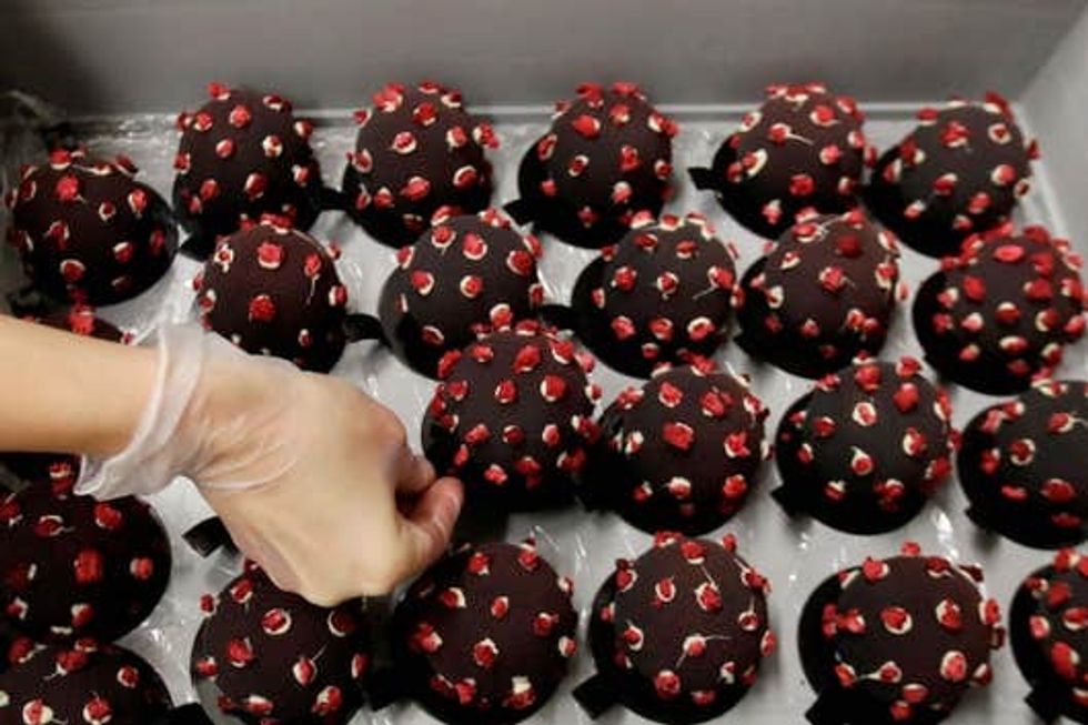 coronavirus cake 080920