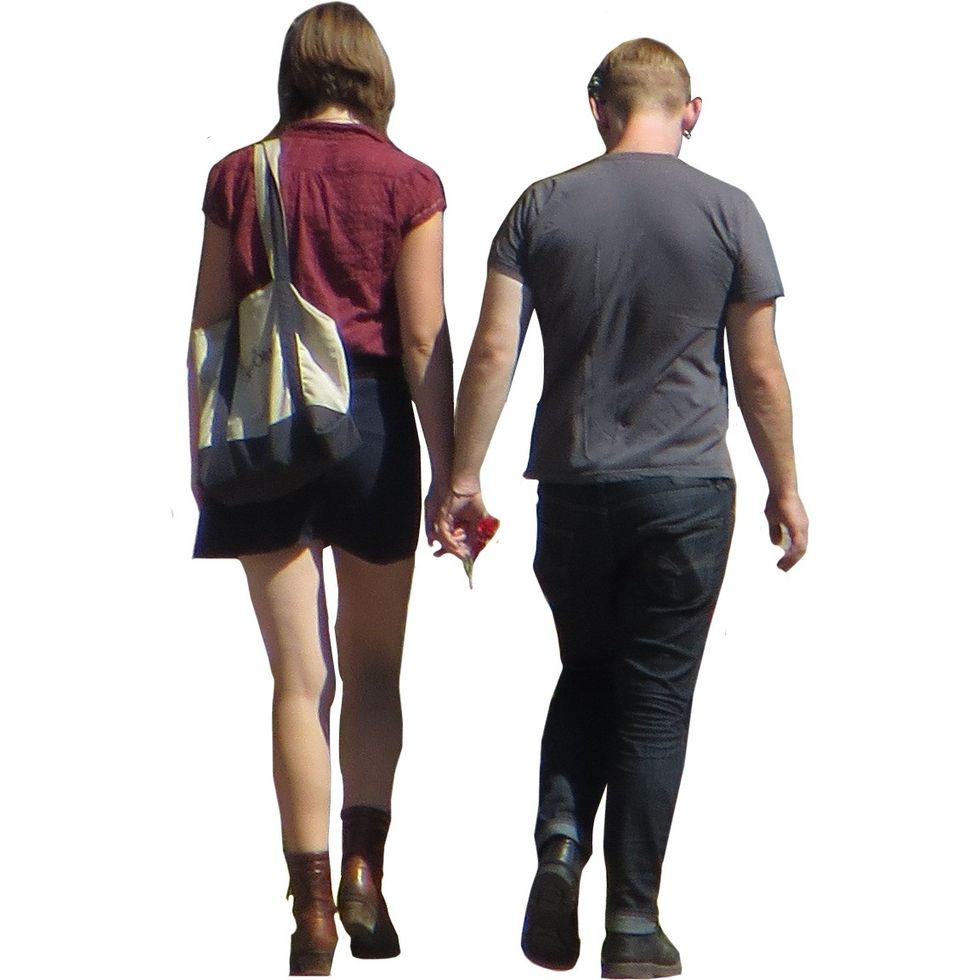 couple-holding-hands