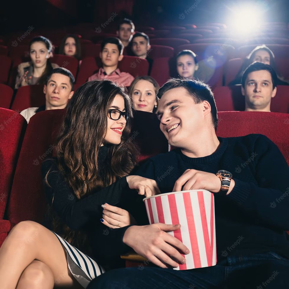 couple love flirting cinema eating popcorn 213607 401