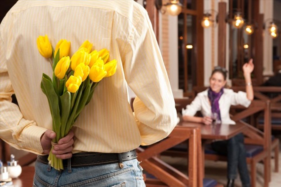 couple meeting on first date11