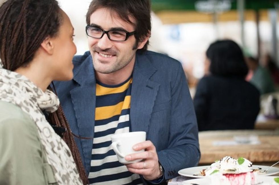 couple on date at cafe tdcu7f