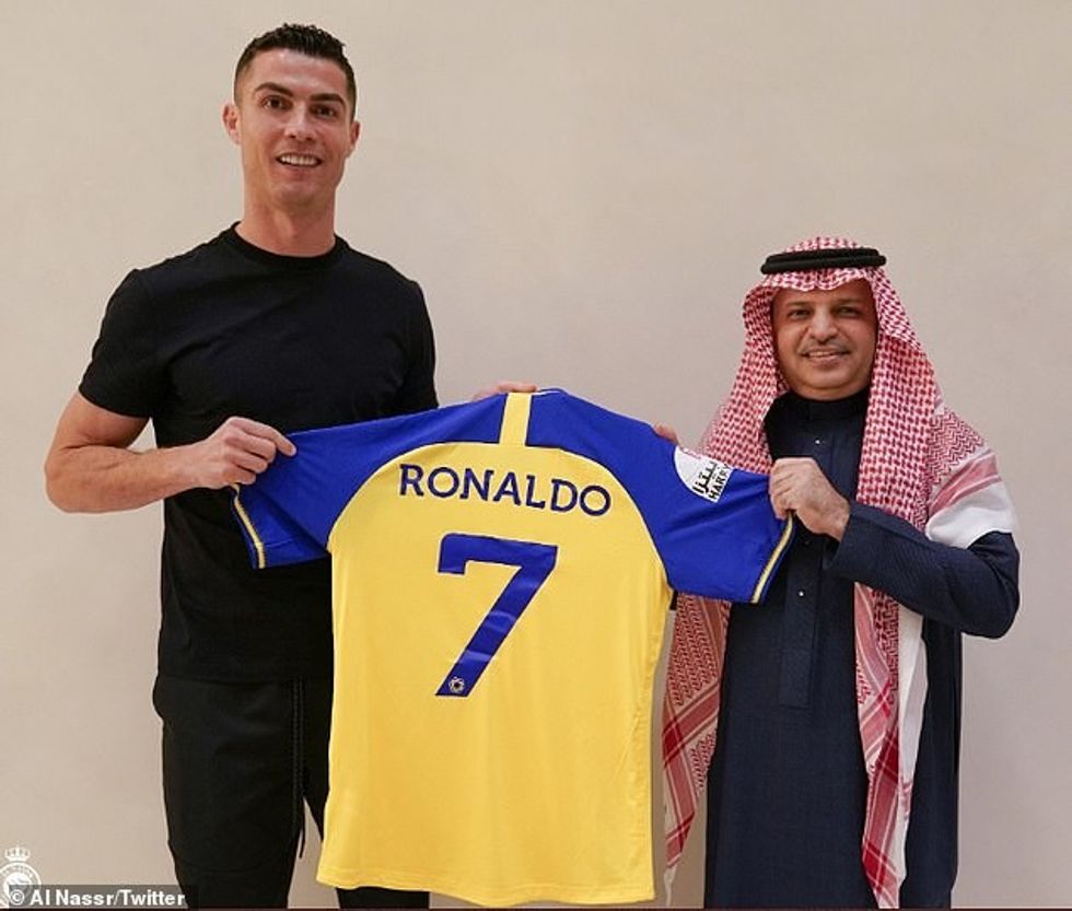Cristiano Ronaldo (majtas) ka nënshkruar për Al-Nassr pasi u largua nga Manchester United si i lirë