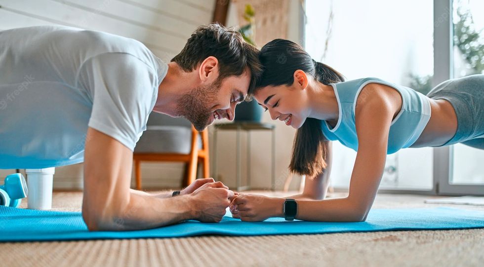 cute couple sportswear exercise plank mats living room home healthy lifestyle sports yoga fitness 189498 3745