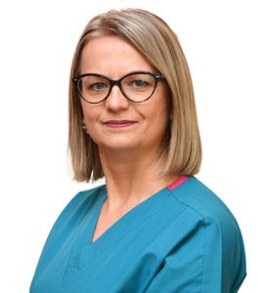 D r Stanislava An eleska 1 1