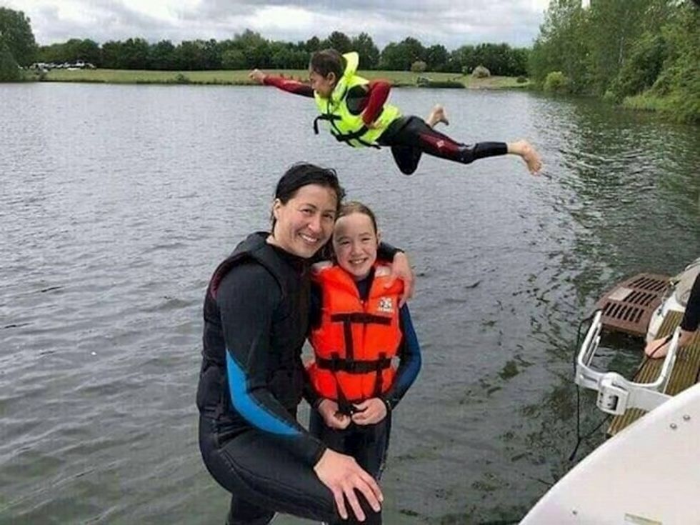 d1df3946 233d 4cee 9cb9 5dc5e835fbf6