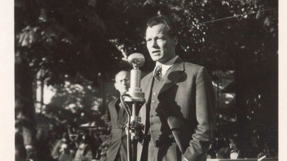 d728bba6 6e3d 4b5b 9b8a 7f279049de39 w996 r1.778 fpx55 fpy48