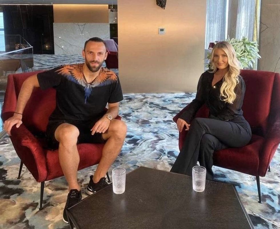 DAE2F989 CCF0 4C28 B592 820463E09A66