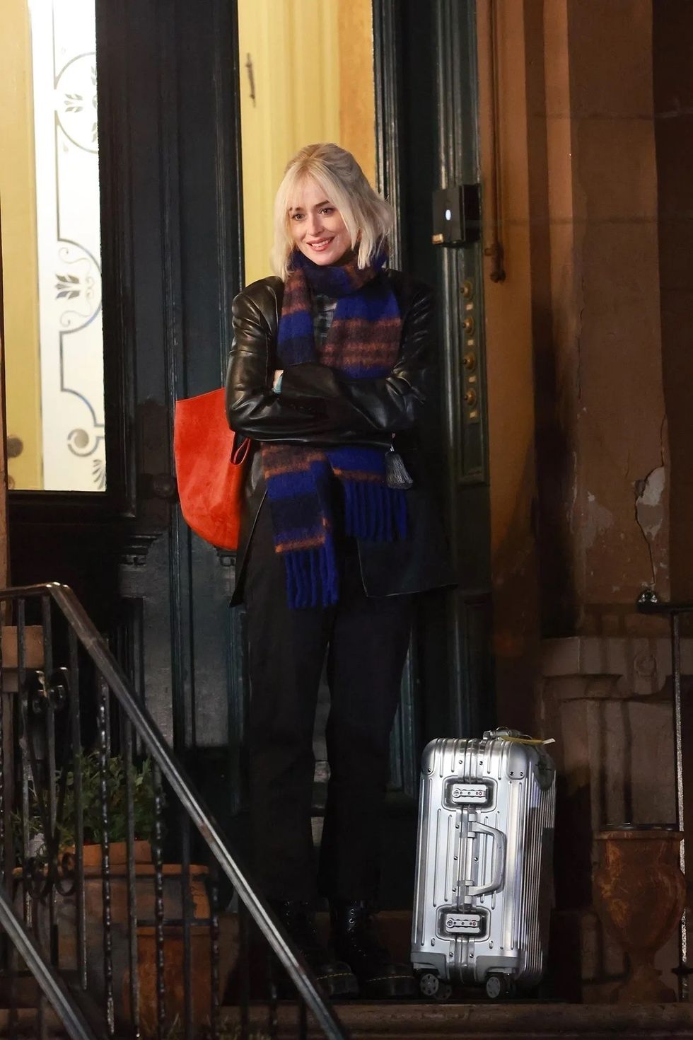 DAKOTA JOHNSON BLONDE