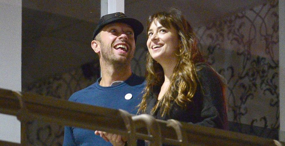 dakota johnson chris martin mega306717 19 1542383418