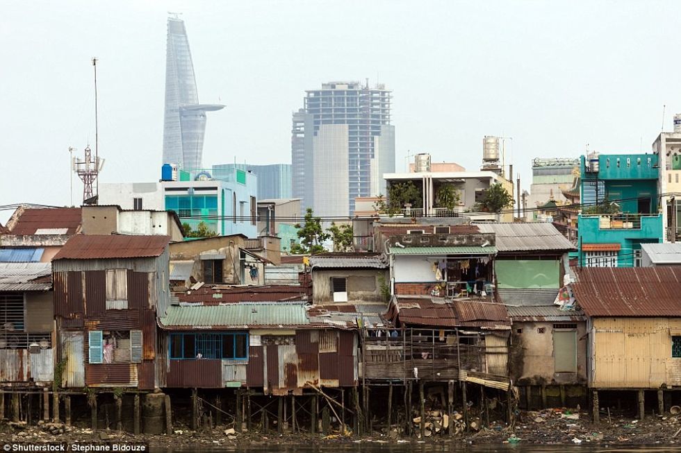 Dallimet e mëdha në vendbanime ku jetojne se bashku te pasurit dhe te varfrit foto 5