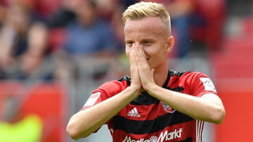 darf weder trainieren noch spielen span12