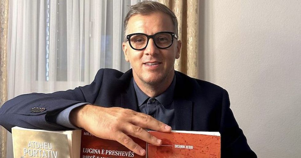 Dashnim Hebibi librat