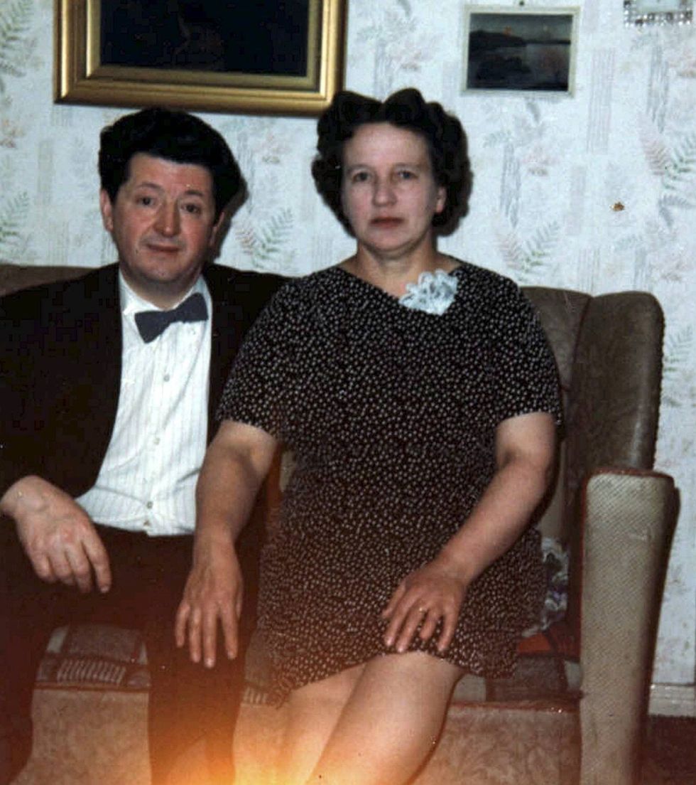 Dashurohen gjatë bombardimeve në Luftën e Dytë Botërore festojne bashke pervjetorin e 75 te foto 4