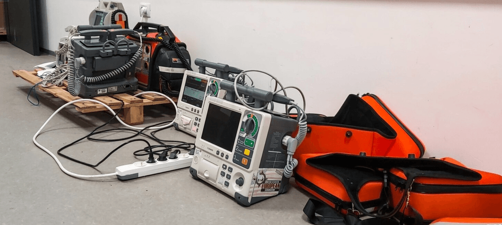 Defibrilator qe perdoret ne raste shoku