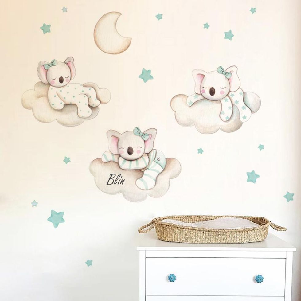 Dekal “Arinjët mbi re”