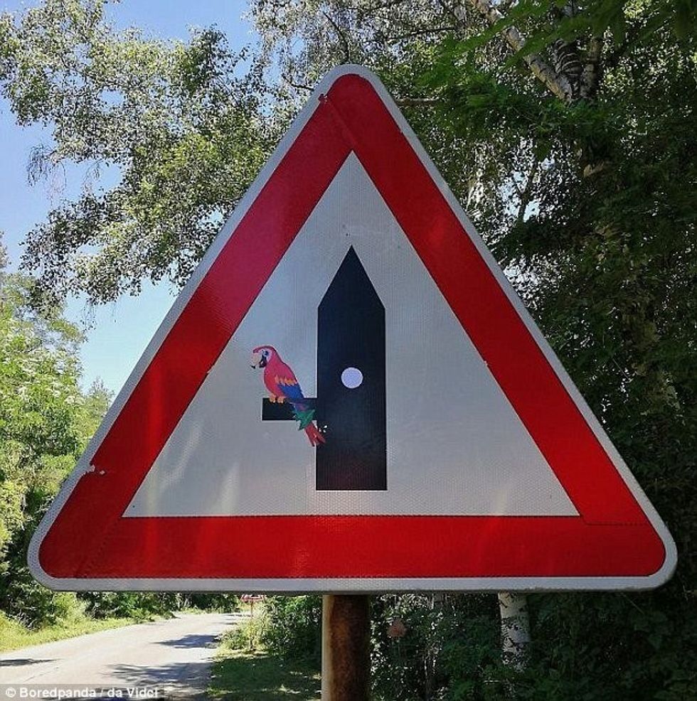 Dekorimi i shenjave të komunikacionit nga artisti bullgar foto 5