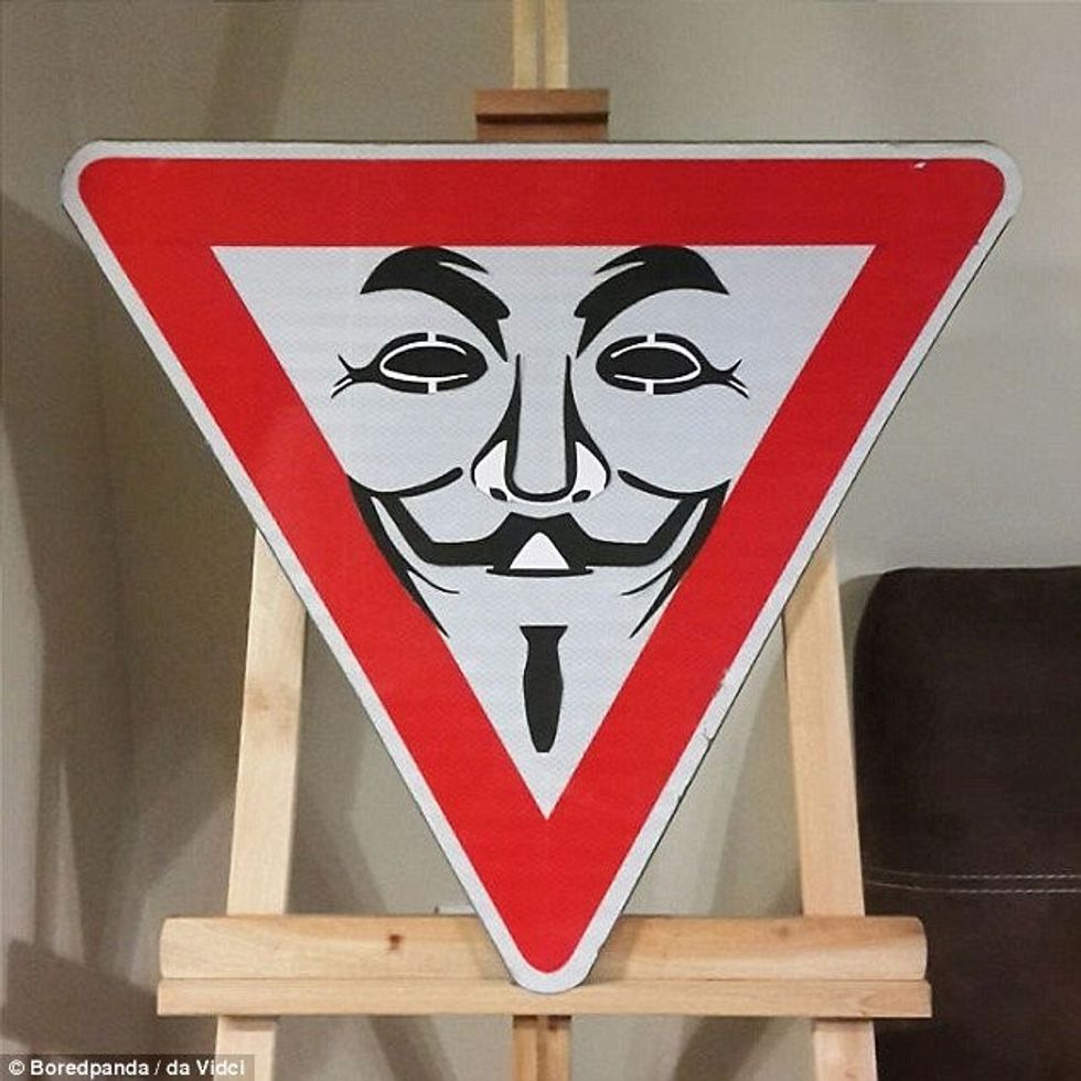 Dekorimi i shenjave të komunikacionit nga artisti bullgar foto 6