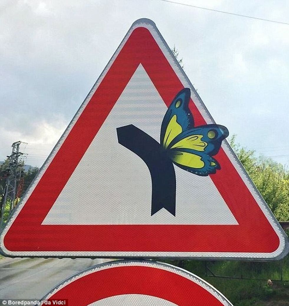 Dekorimi i shenjave të komunikacionit nga artisti bullgar foto 7