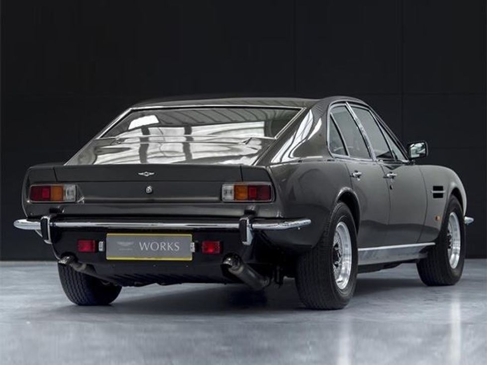 Del në shitje Aston Martin i rrallë qe eshte harruar se ekziston foto 2