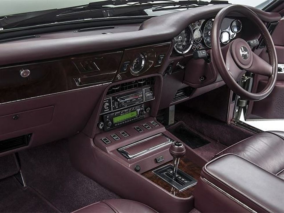 Del në shitje Aston Martin i rrallë qe eshte harruar se ekziston foto 3