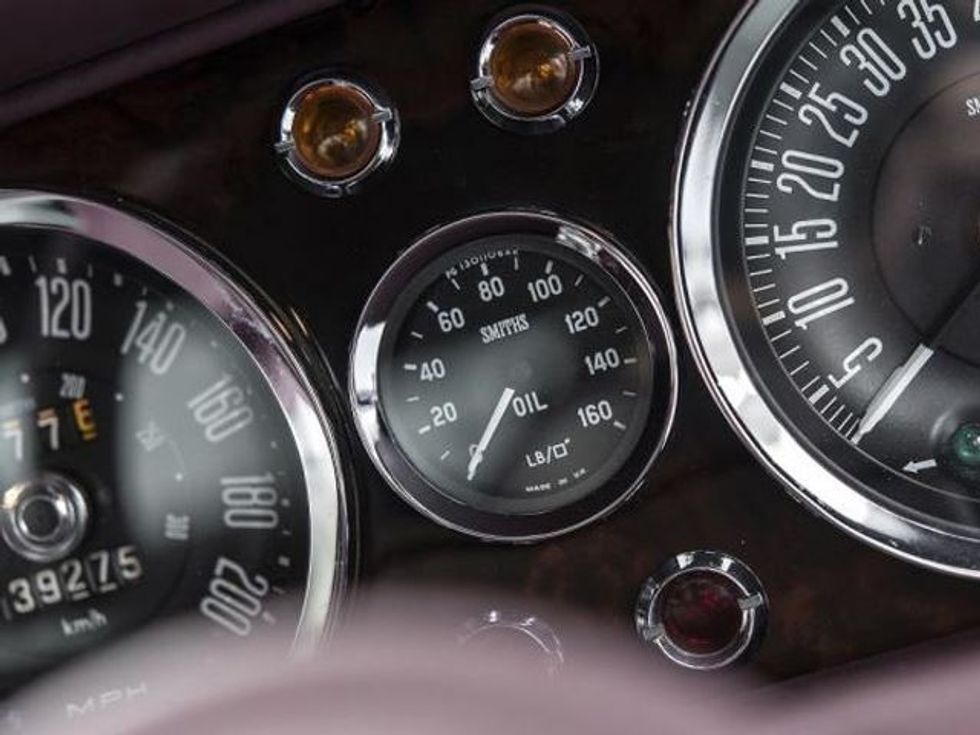 Del në shitje Aston Martin i rrallë qe eshte harruar se ekziston foto 4