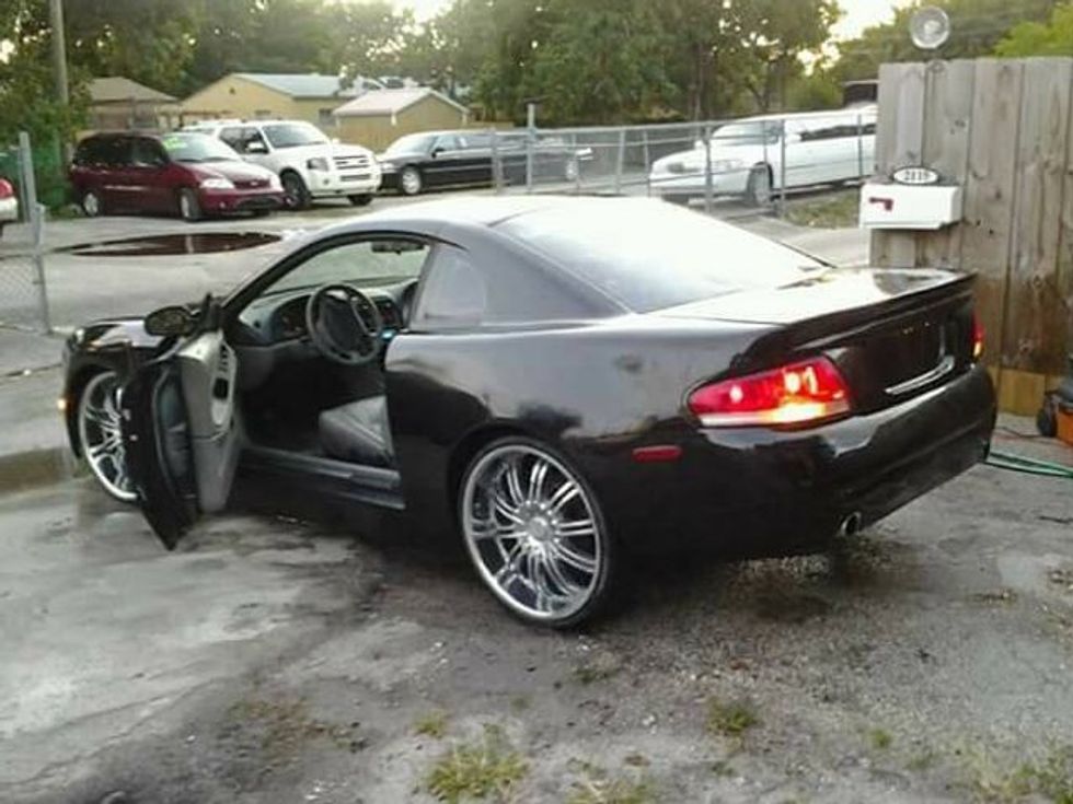 Del në shitje Aston Martin qe ka te vendosur ne menyre amatore motorin e Ford Mustang foto 2