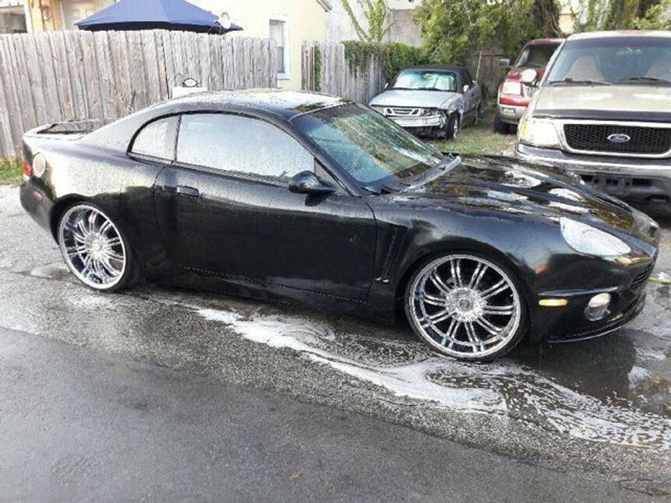 Del në shitje Aston Martin qe ka te vendosur ne menyre amatore motorin e Ford Mustang foto 3