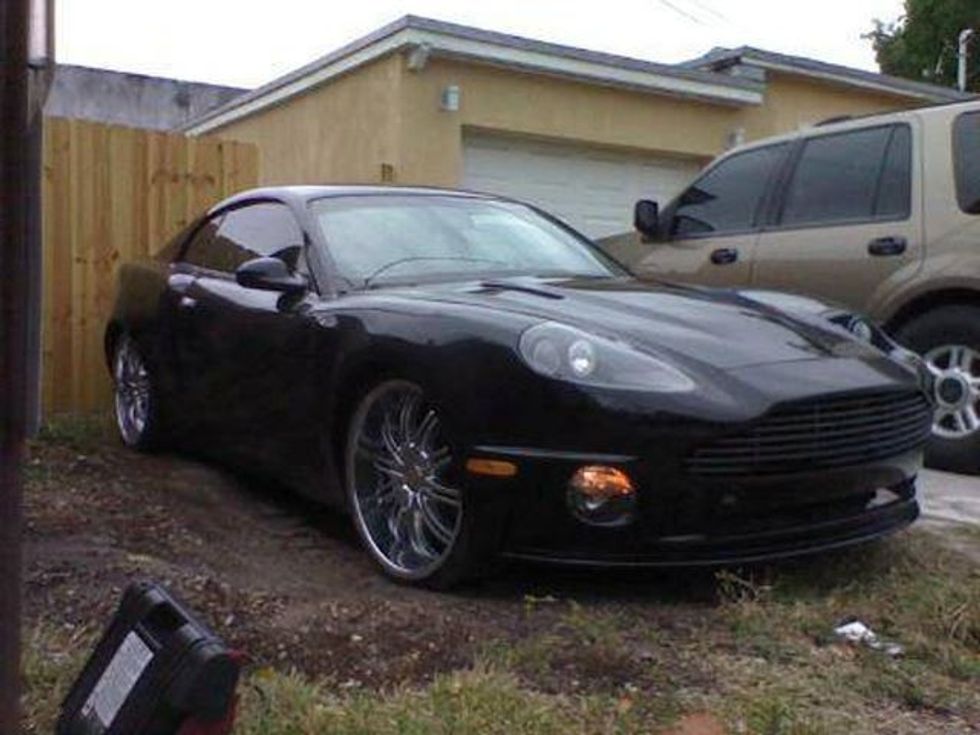 Del në shitje Aston Martin qe ka te vendosur ne menyre amatore motorin e Ford Mustang foto 4